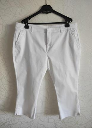 Белые укороченные брюки, бриджи