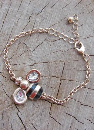 Стильный браслет с пчелой. цвет античное золото