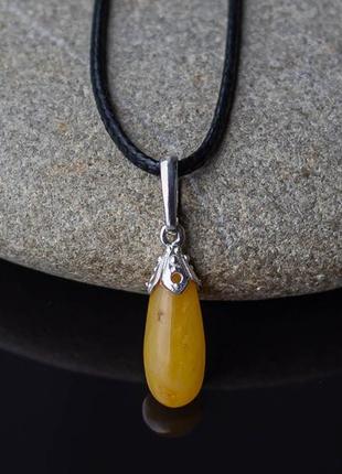 Срібна підвіска з бурштином