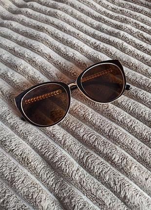 Жіночі сонцезахисні окуляри