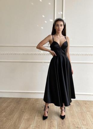 Платье миди атласное женское черное с корсетным лифом6 фото