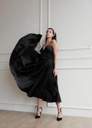 Сукня міді атласна жіноча чорна з корсетним ліфом