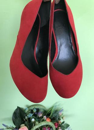 Замшевые красные ботиночки доя барышни