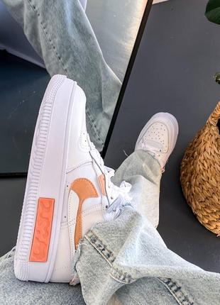 Nike air force fontanka жіночі стильні кросівки найк білого кольору з помаранчевим корал женские белые кроссовки с оранжевым коралловым2 фото