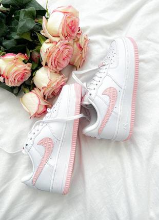 🩷nike air force 1 low жіночі чарівні брендові кросівочки найк білого кольору з рожевим женские прекрасные кроссовки белые розовая подошва демисезон2 фото