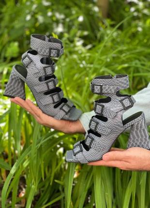 Босоножки цвет на выбор