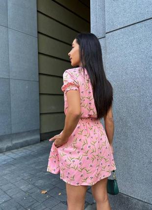 Платье короткое летнее пудровое с цветочным принтом с поясом качественное стильное трендовое6 фото