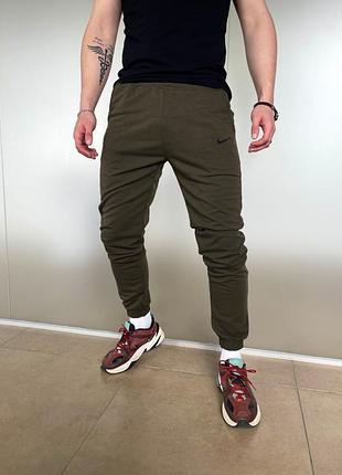 Лёгкие зелёные хаки спортивные штаны брюки nike легкі зелені спортивні штани nike найк