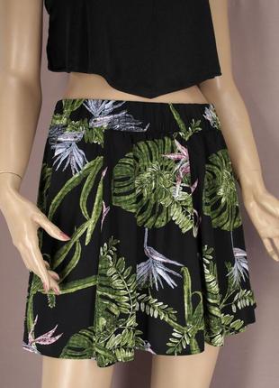 Брендовая вискозная юбка мини "only" с растительным принтом. размер eur38.