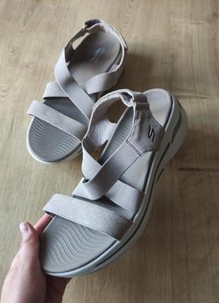 Фірмові жіночі босоніжки сандалі skechers, зша. модель 2021 року.розмір 40.