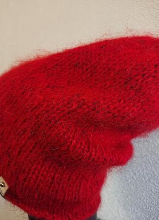 Теплая красная шапка бини из итальянского мохера5 фото