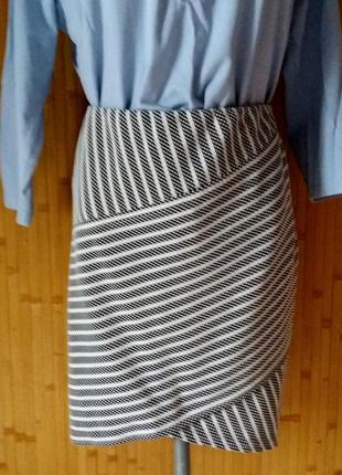Отличная эластичная юбка из фактурного  трикотажа,48-54размрумыния2 фото