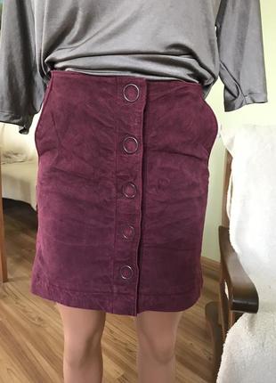 Кожаная юбка в бордовом цвете