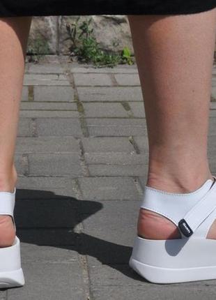 Размеры 36 и 41  босоножки сандали женские viscala кожаные на платформе, белые, на липучках10 фото