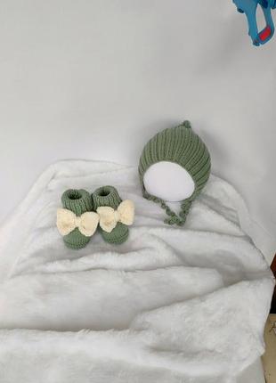 Handmade. шапочка, пинетки детские из мериносовой шерсти.. на подарок, на семьи, крестины, выписку из роддома.