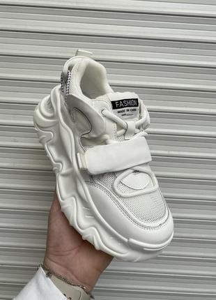 Кросівки білі