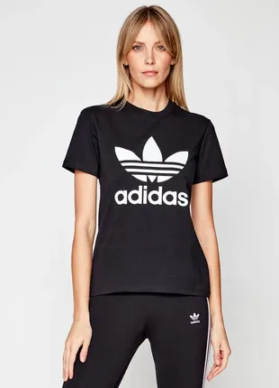 Унисекс черная футболка adidas