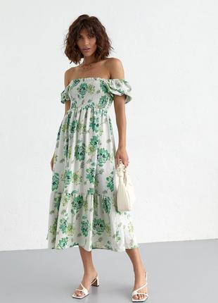Летнее платье в цветочный узор с открытыми плечами7 фото