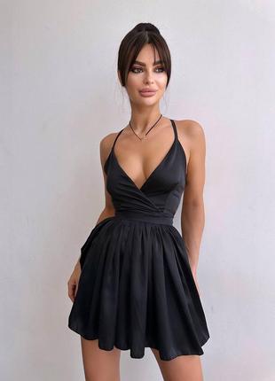 Шелковое платье с пышной юбкой и шнуровкой на спинке