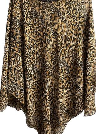 Блуза с леопардовым принтом пайеткие на декольте и зади