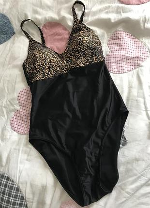 Суцільний купальник