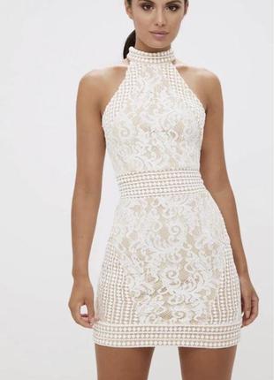 Платье prettylittlething