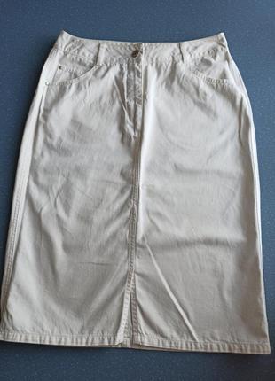 Джинсовая юбочка с маленьким разрезом спереди
