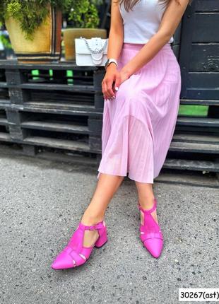 Натуральные, яркие стильные босоножки7 фото