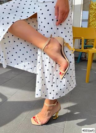 Невероятные лакированные босоножки лоран на высоком каблуке4 фото