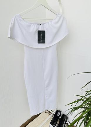 Белое платье миди с открытыми плечами6 фото