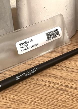 Оригінал пензлик для нанесення консилера №18 anastasia beverly hills precise concealer brush оригинал кисть для консилера2 фото