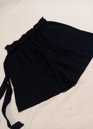 Базові чорні шорти з кишенями з натуральної тканини10 фото