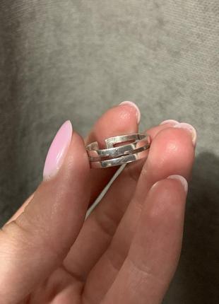 Серебряное кольцо.