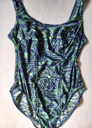 14-16 стильный цельный слитный купальник в оригинальный принт, на чашку с-д-е