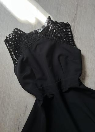 Черное платье до колена от gloria jeans2 фото