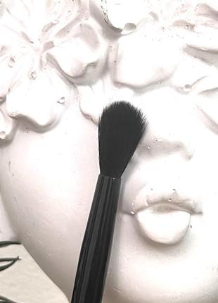 Оригінал професіональний пензель nyx professional makeup pro crease brush оригинал кисть профессиональная3 фото