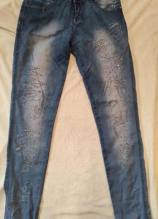 Джинсы с вышивкой many jeans