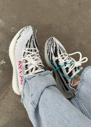 Женские текстильные кроссовки adidas yeezy boost 350 zebra.2 фото