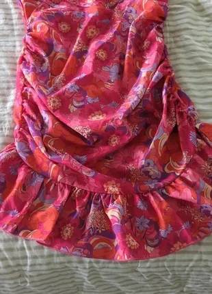 Нова!грайлива квіткова корсетна сукня – міні зі зборкою стяжкою/плаття pretty little thing9 фото