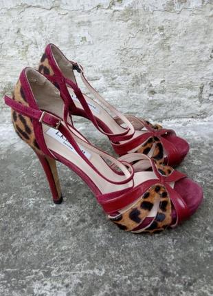 36р Роскишные красивые вишневые босики в принт меха l.k.bennett🍒