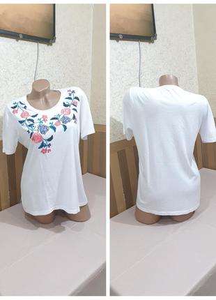 Футболка с вышивкой. canda.