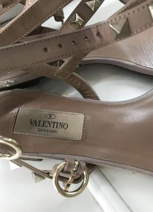 Valentino rockstud gladiator nude sandal thong flats patent leather оригінальні босоніжки сандалі6 фото