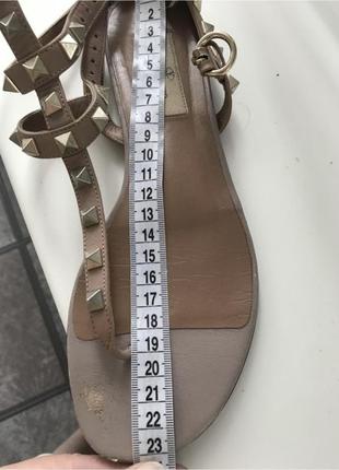 Valentino rockstud gladiator nude sandal thong flats patent leather оригінальні босоніжки сандалі9 фото