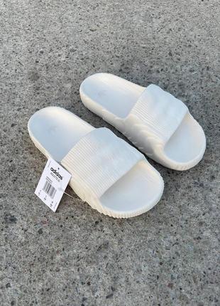 Шльопки жіночі адідас, adidas adilette slides white, женские белые шлепанцы адидас, шльопанці адідас білі