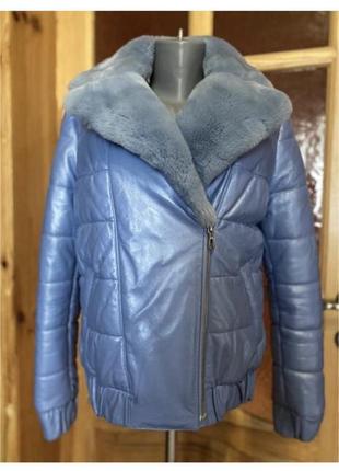 Голубой кожаный пуховик