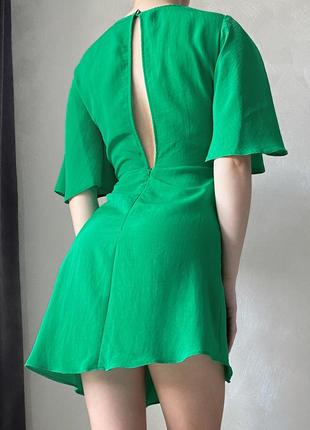 Яскраво зелена сукня з відкритою спиною, з поясом вільний крій рукав фонарік, зелена сукня4 фото