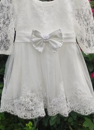 Белое кружевное платье на девочку, на крестообразие