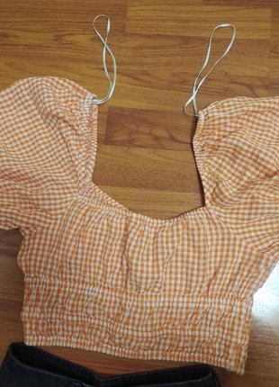 Кроп топ блуза з обємними рукавами ліхтариками відкритими плечима в клітинку помаранчева5 фото