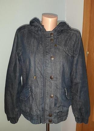 Стильная джинсовая куртка bershka(испания)