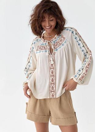 Женская блуза вышиванка свободного кроя с орнаментом